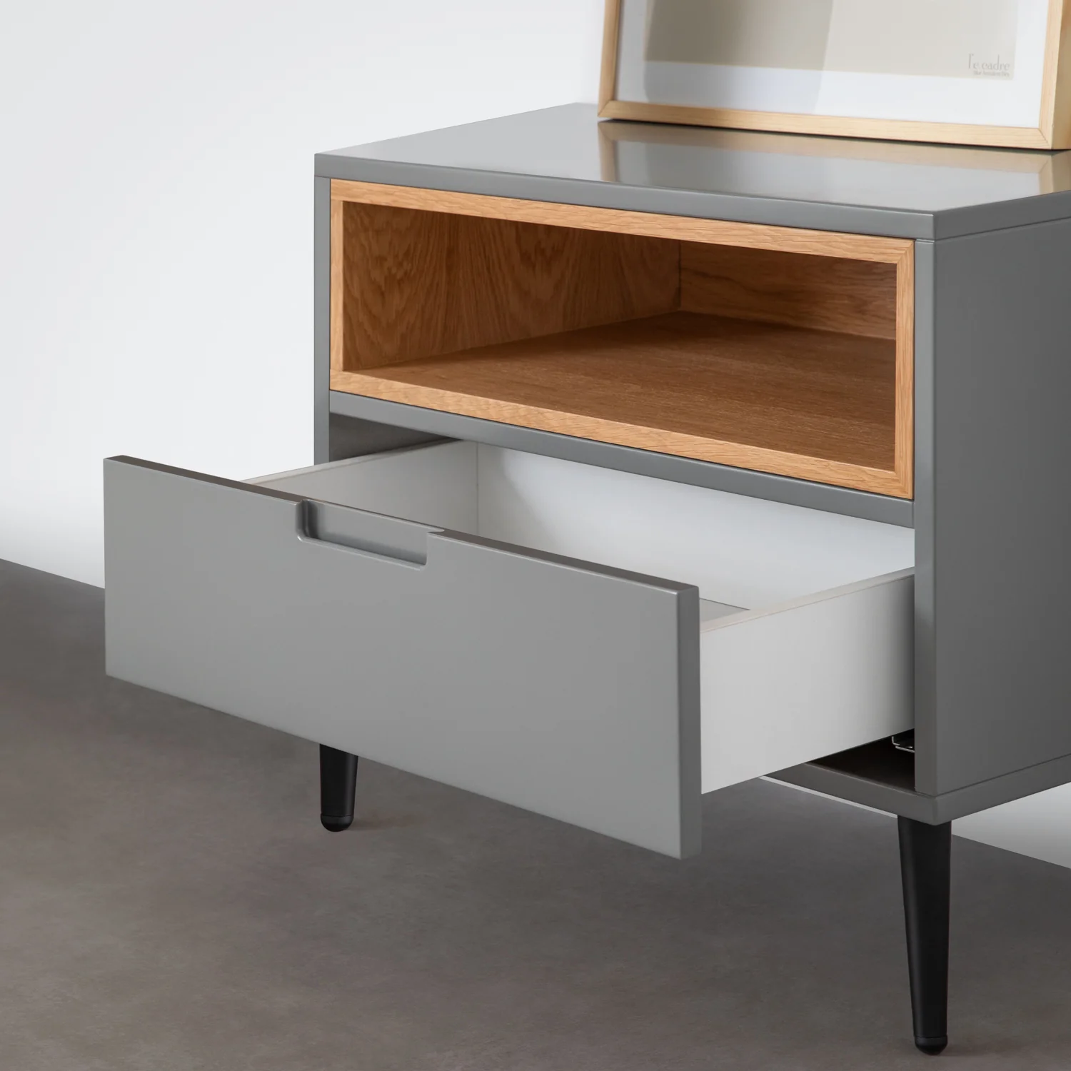 DALAWER NIGHTSTAND | שידת לילה מעץ ומתכת 55/40 ס"מ, עם מגירה ומדף פתוח - Image 2
