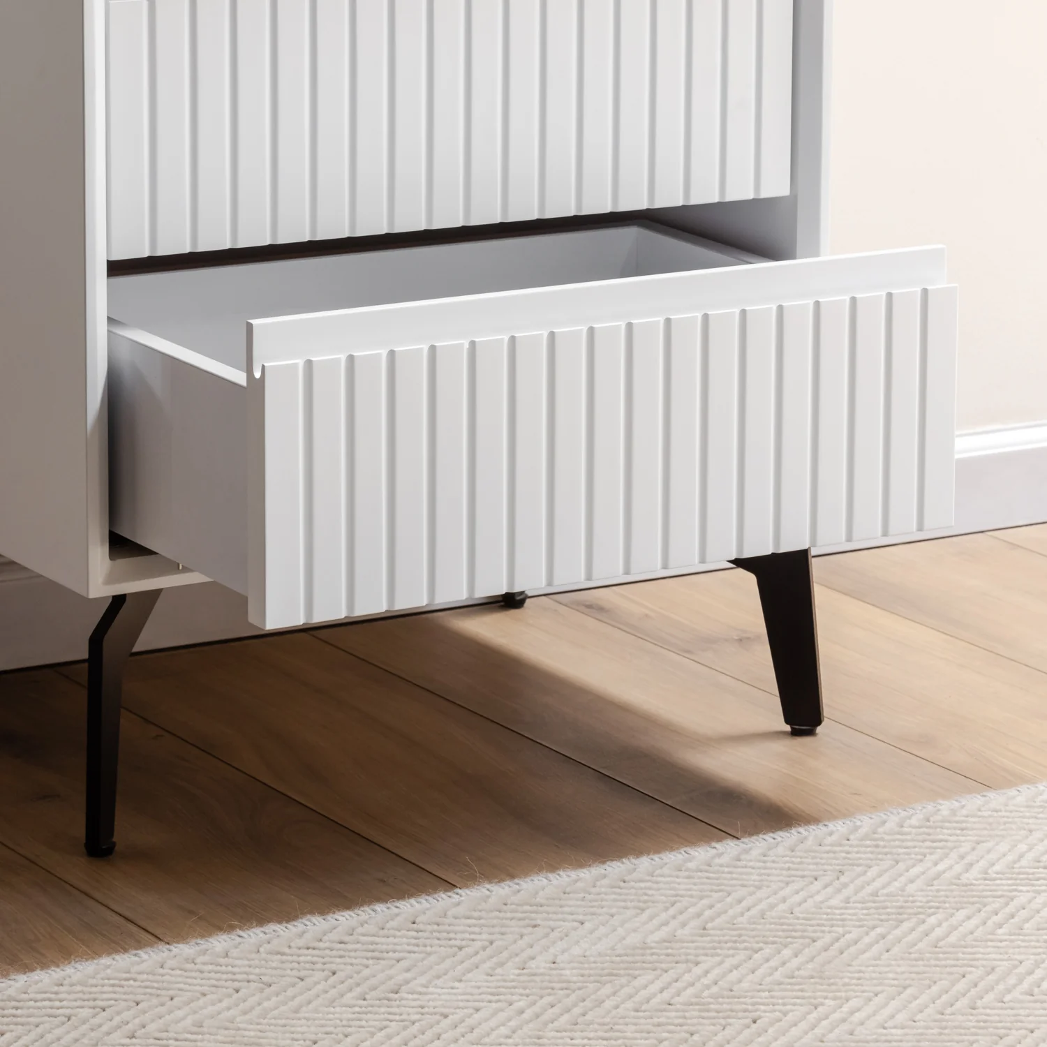 GENOA NIGHTSTAND | שידת לילה מעץ ומתכת 52/40 ס"מ, עם מגירות - Image 4